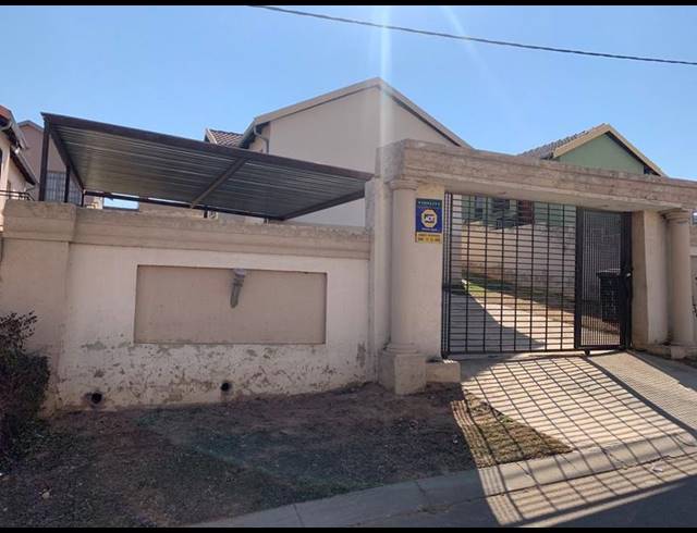 3 BEDROOM HOUSE FOR SALE IN FLEURHOF